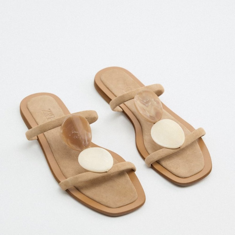 STONE BEAD FLAT LEATHER SANDALS